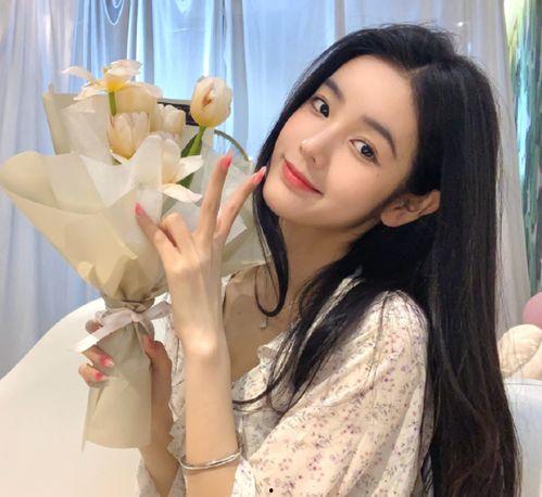 娱乐吃瓜酱18岁,18岁青春绽放，揭秘明星成长故事  第3张